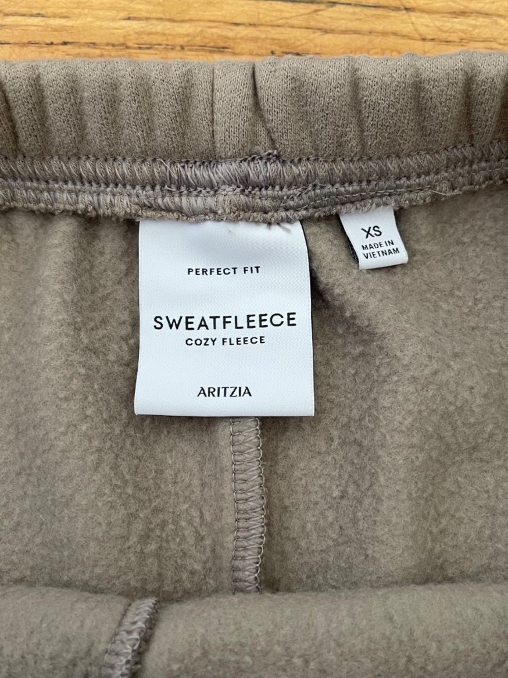Aritzia Sweatfleece Cozy Fleece Shorts - Picture 3 of 9